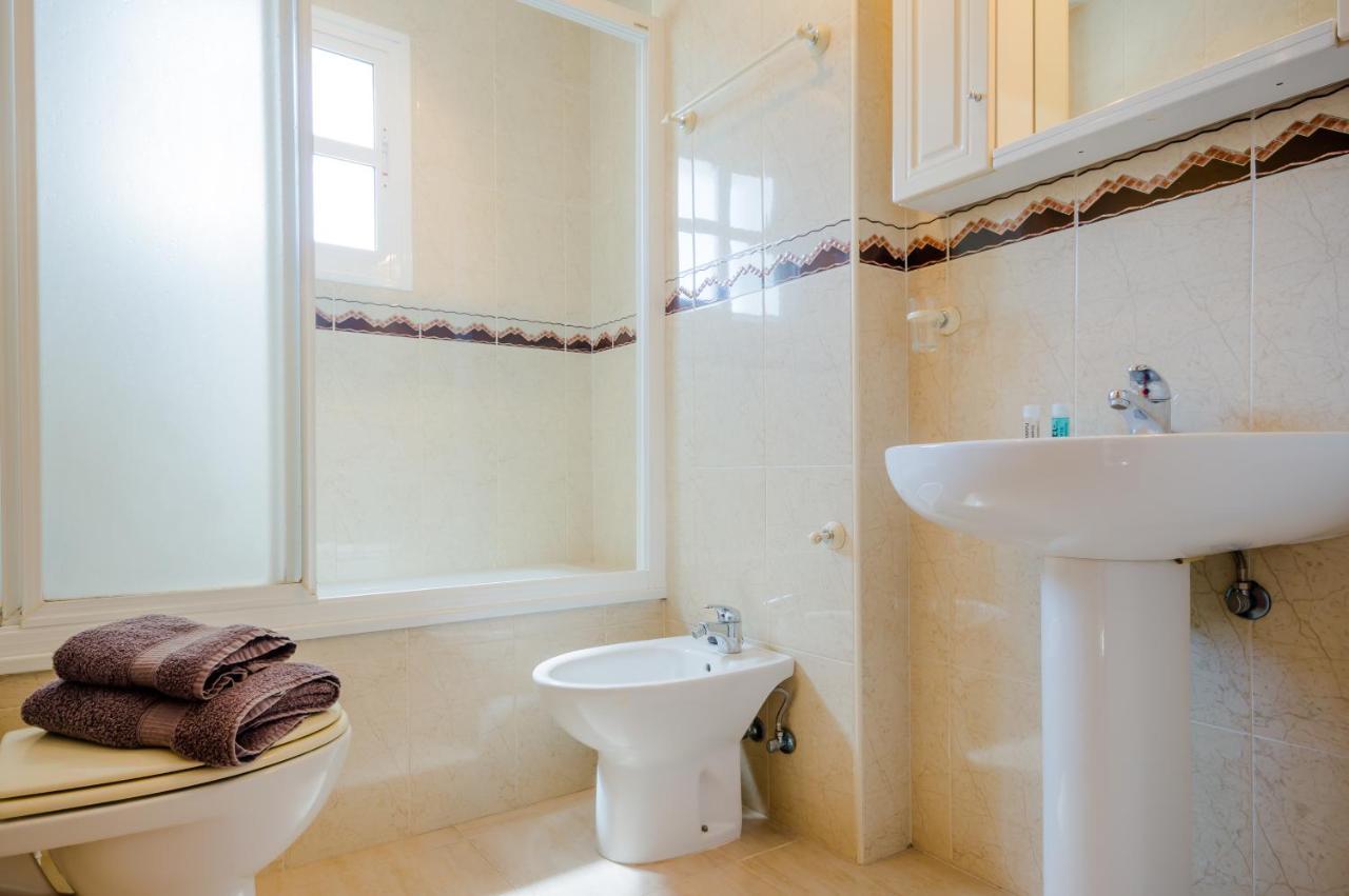 Apartamentos Rotonda Conil De La Frontera Bagian luar foto
