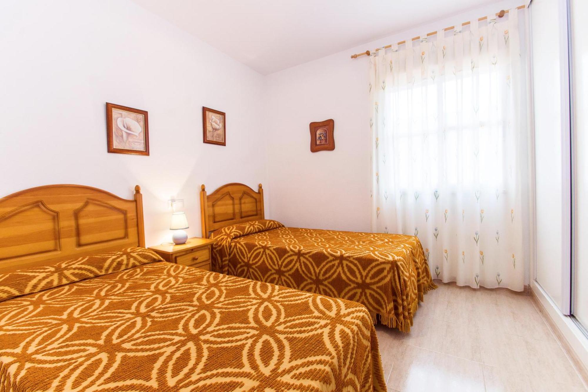Apartamentos Rotonda Conil De La Frontera Ruang foto