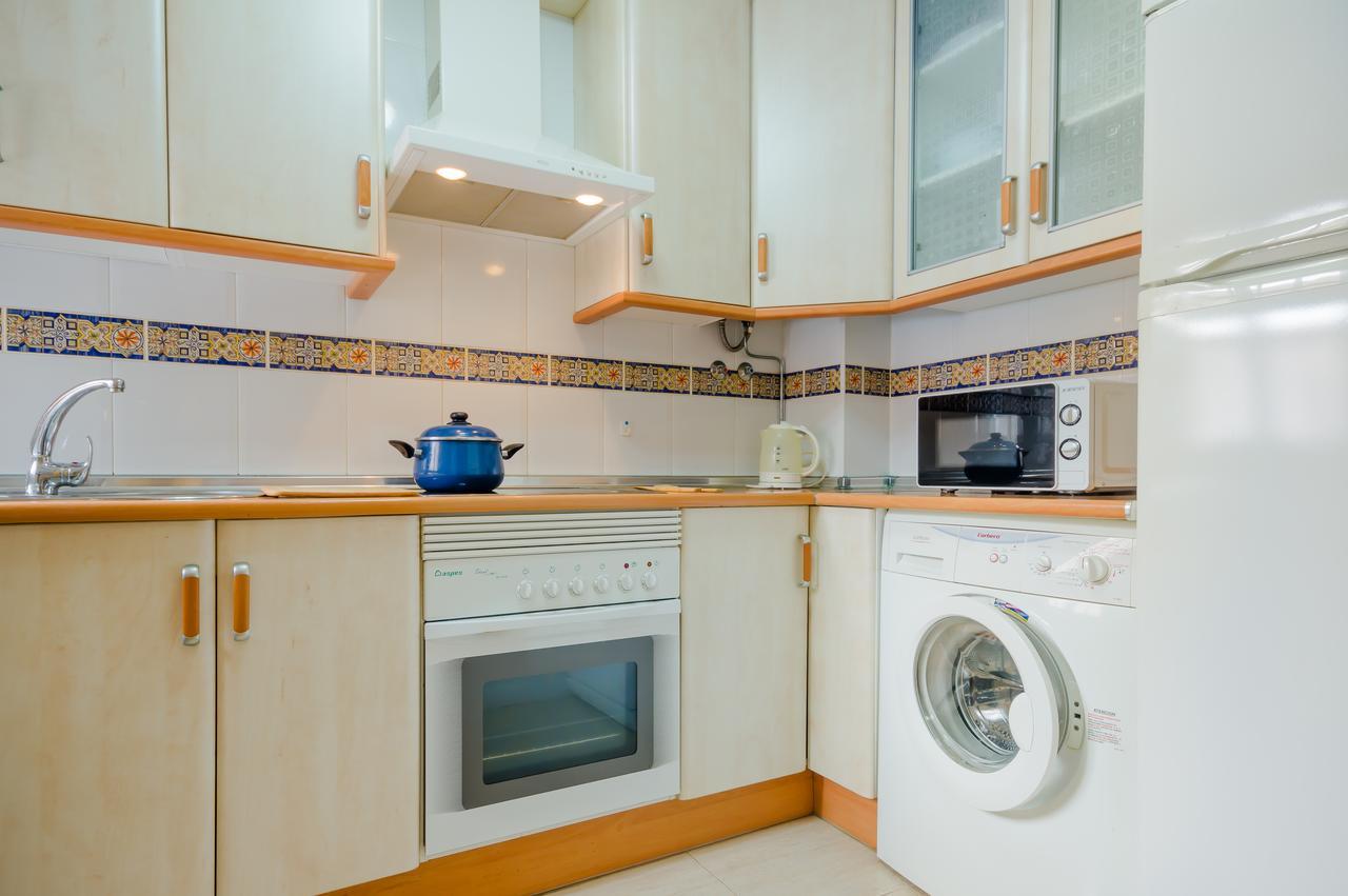 Apartamentos Rotonda Conil De La Frontera Ruang foto